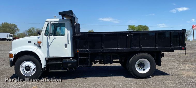 image for item KB9477 2001 International 4900  dump flatbed truck