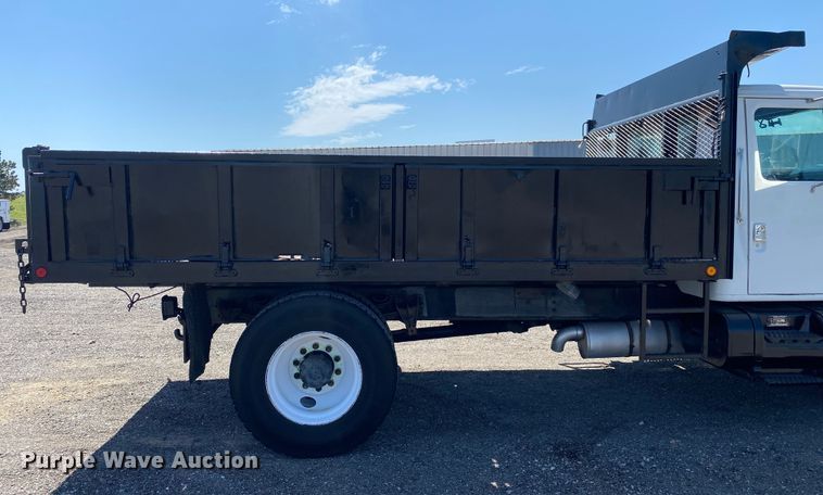 image for item KB9477 2001 International 4900  dump flatbed truck