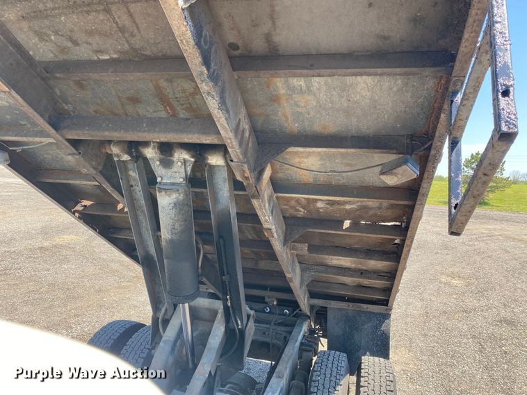 image for item KB9477 2001 International 4900  dump flatbed truck