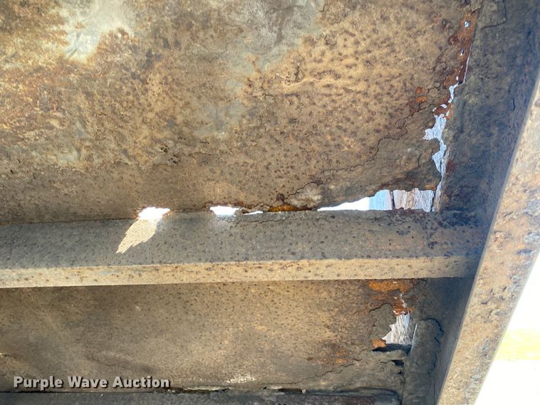 image for item KB9477 2001 International 4900  dump flatbed truck