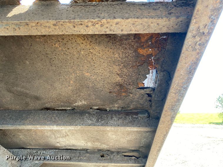 image for item KB9477 2001 International 4900  dump flatbed truck