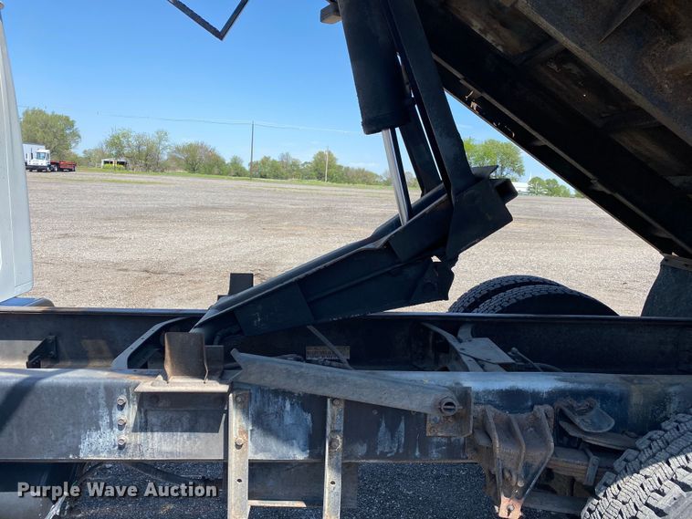 image for item KB9477 2001 International 4900  dump flatbed truck