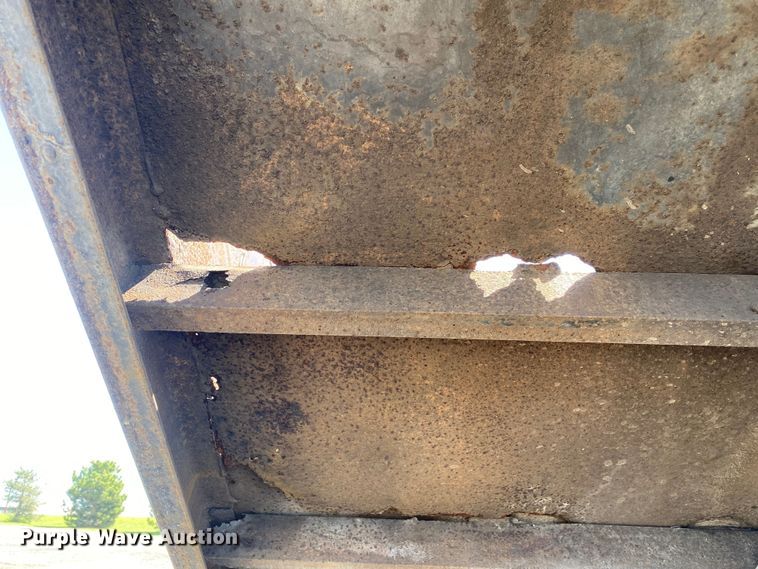 image for item KB9477 2001 International 4900  dump flatbed truck