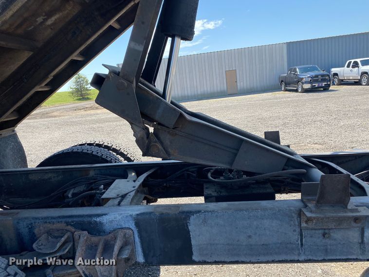 image for item KB9477 2001 International 4900  dump flatbed truck