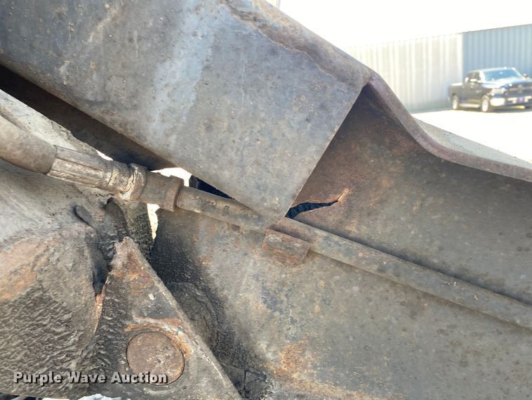 image for item KB9477 2001 International 4900  dump flatbed truck