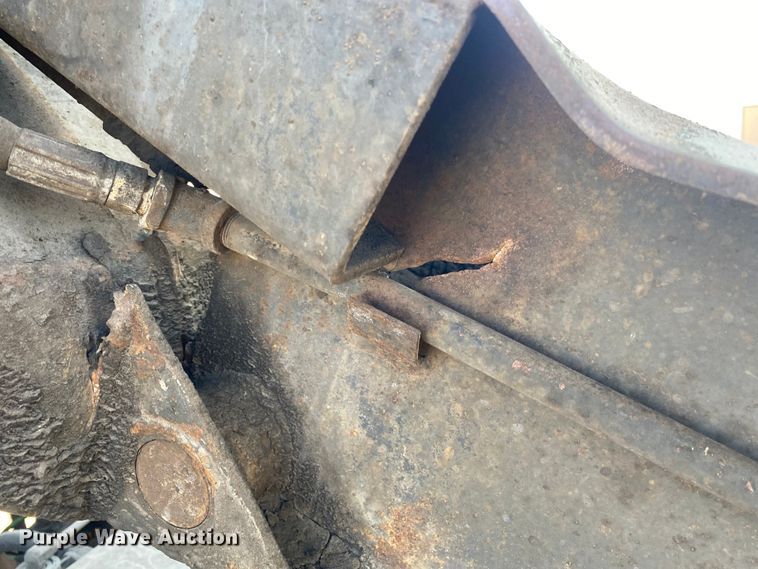 image for item KB9477 2001 International 4900  dump flatbed truck