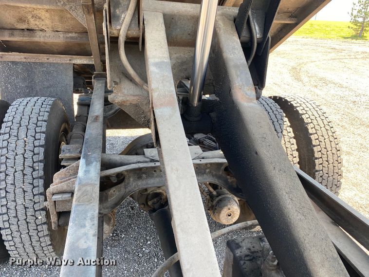 image for item KB9477 2001 International 4900  dump flatbed truck