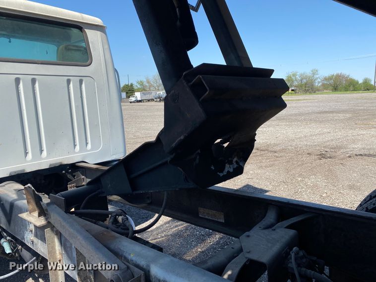 image for item KB9477 2001 International 4900  dump flatbed truck