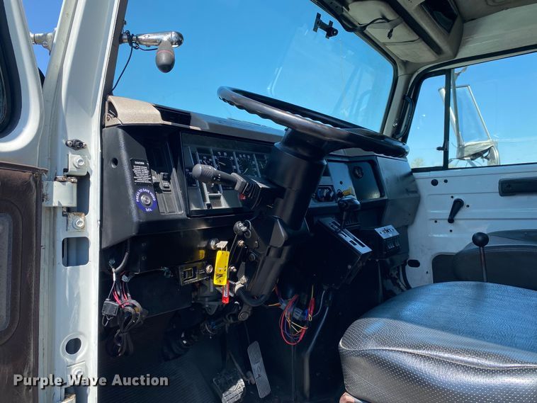 image for item KB9477 2001 International 4900  dump flatbed truck