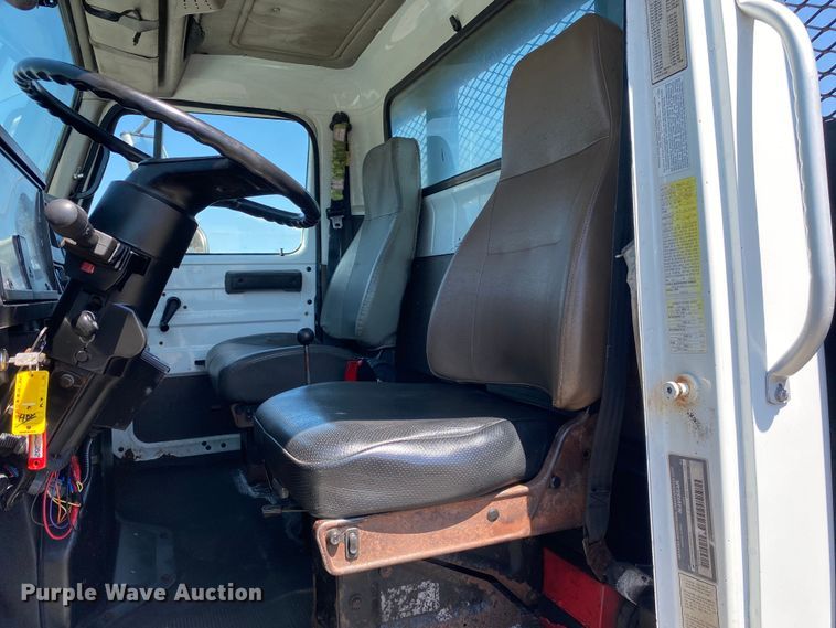 image for item KB9477 2001 International 4900  dump flatbed truck