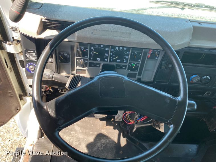 image for item KB9477 2001 International 4900  dump flatbed truck