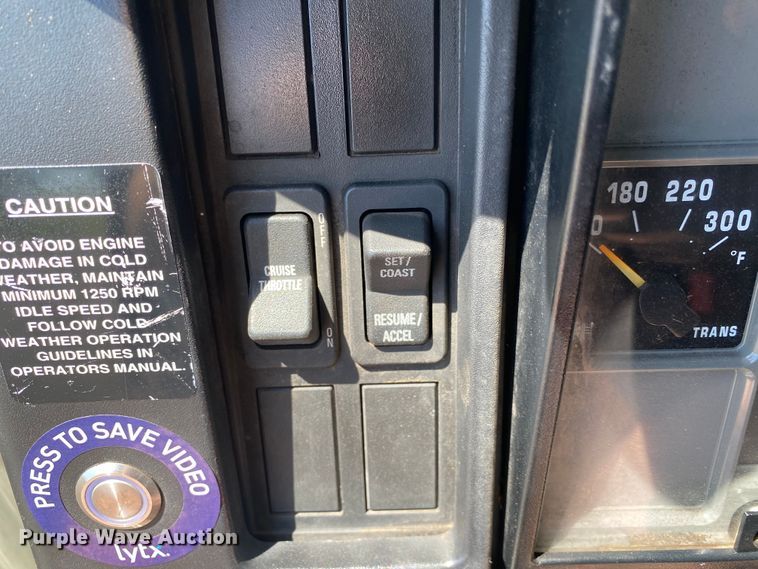 image for item KB9477 2001 International 4900  dump flatbed truck