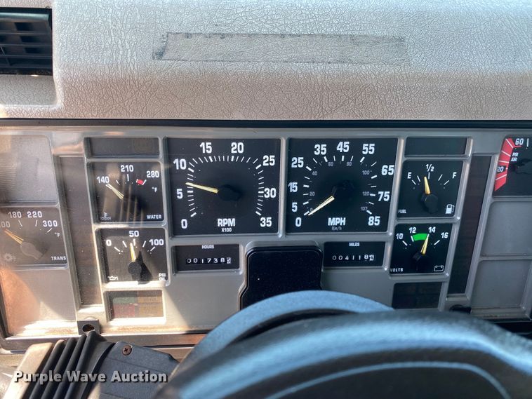 image for item KB9477 2001 International 4900  dump flatbed truck