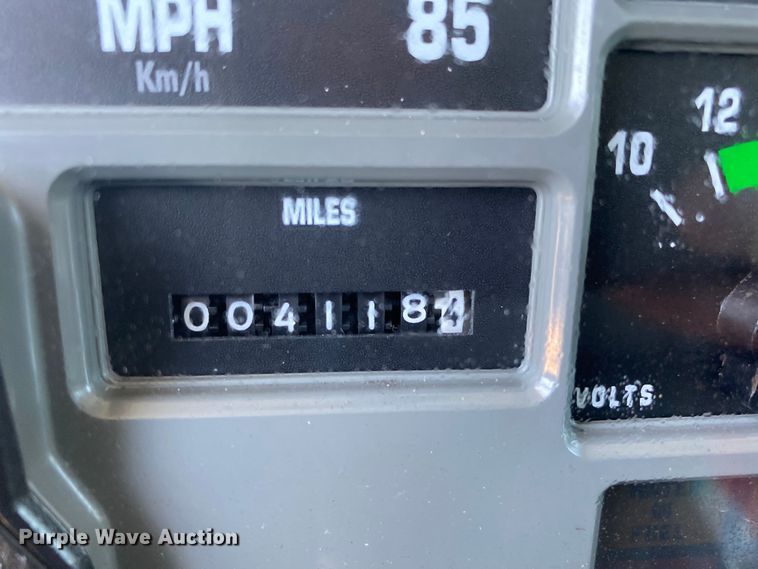 image for item KB9477 2001 International 4900  dump flatbed truck