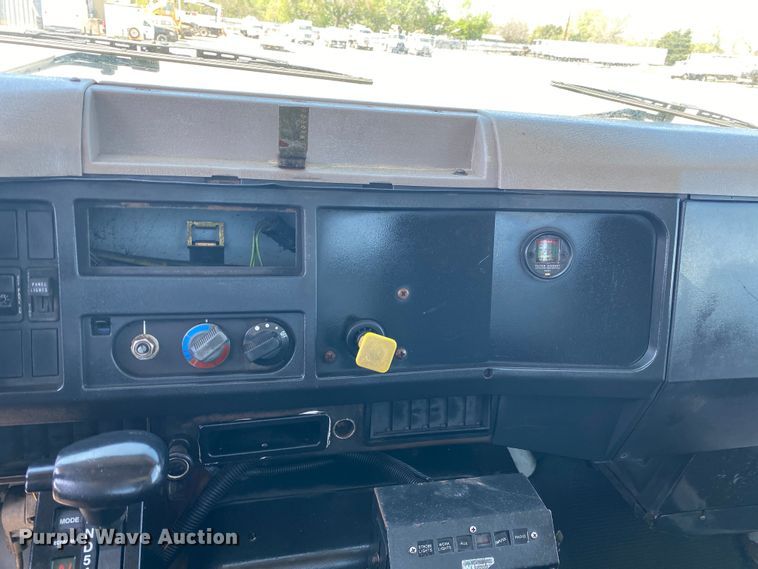 image for item KB9477 2001 International 4900  dump flatbed truck