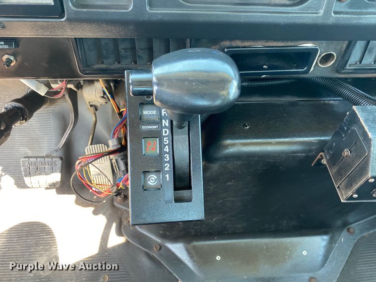 image for item KB9477 2001 International 4900  dump flatbed truck