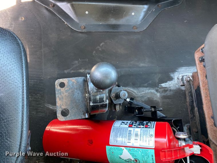 image for item KB9477 2001 International 4900  dump flatbed truck