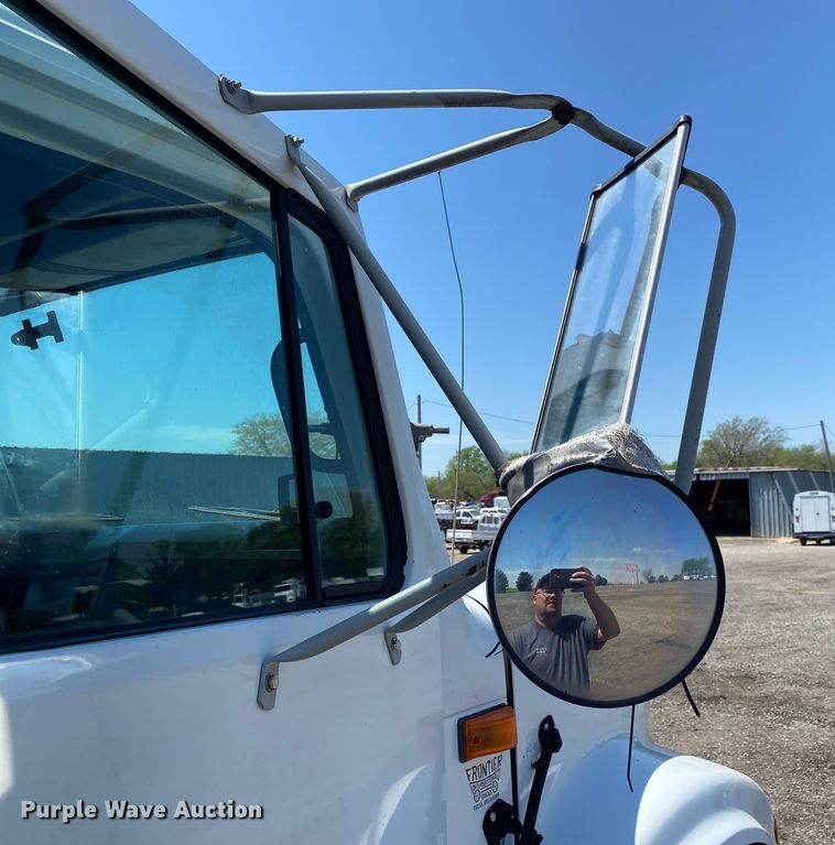 image for item KB9477 2001 International 4900  dump flatbed truck