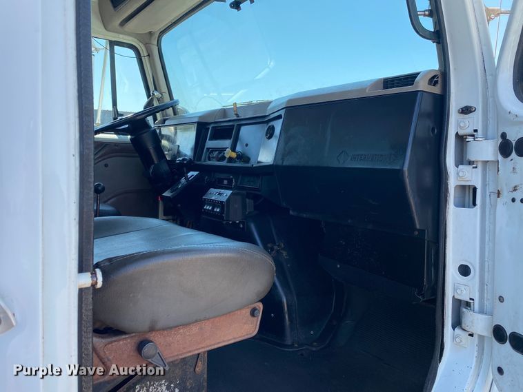 image for item KB9477 2001 International 4900  dump flatbed truck