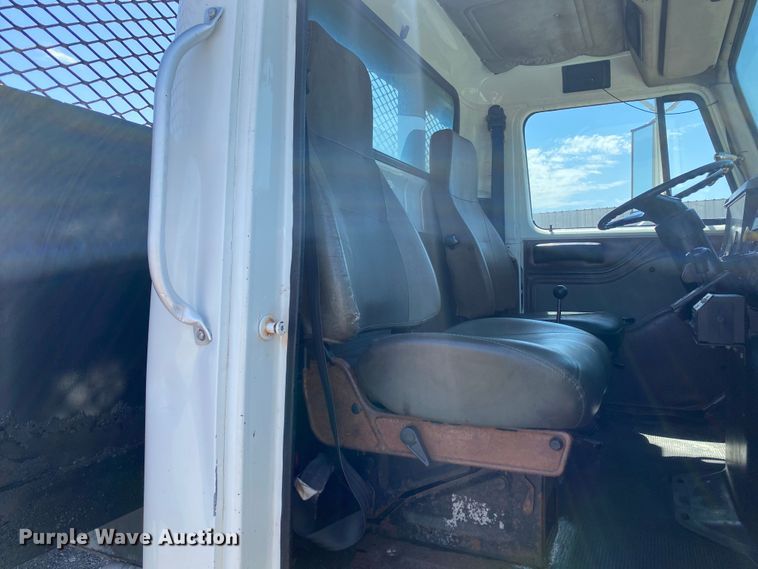 image for item KB9477 2001 International 4900  dump flatbed truck