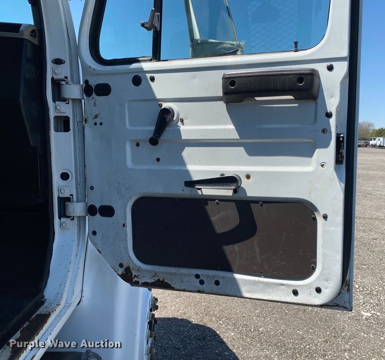 image for item KB9477 2001 International 4900  dump flatbed truck