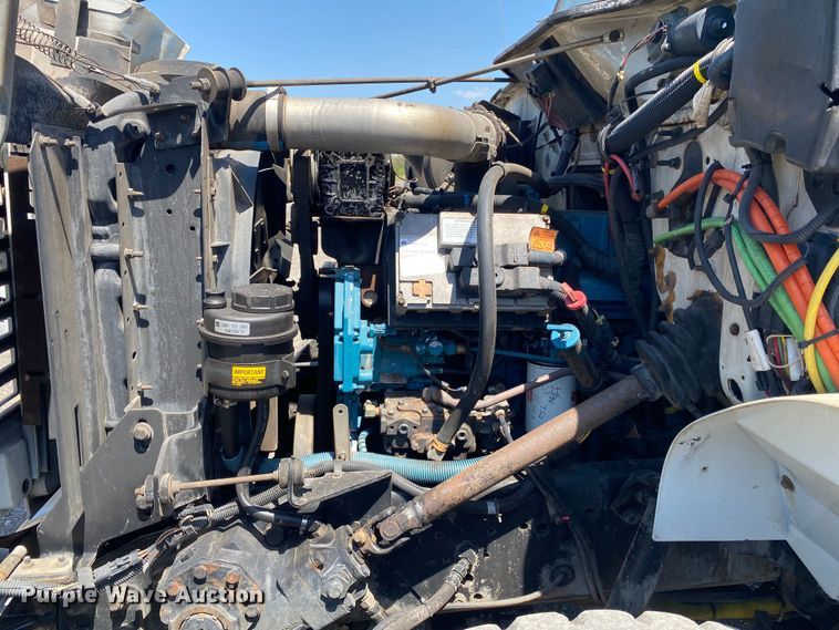 image for item KB9477 2001 International 4900  dump flatbed truck