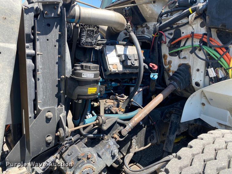 image for item KB9477 2001 International 4900  dump flatbed truck