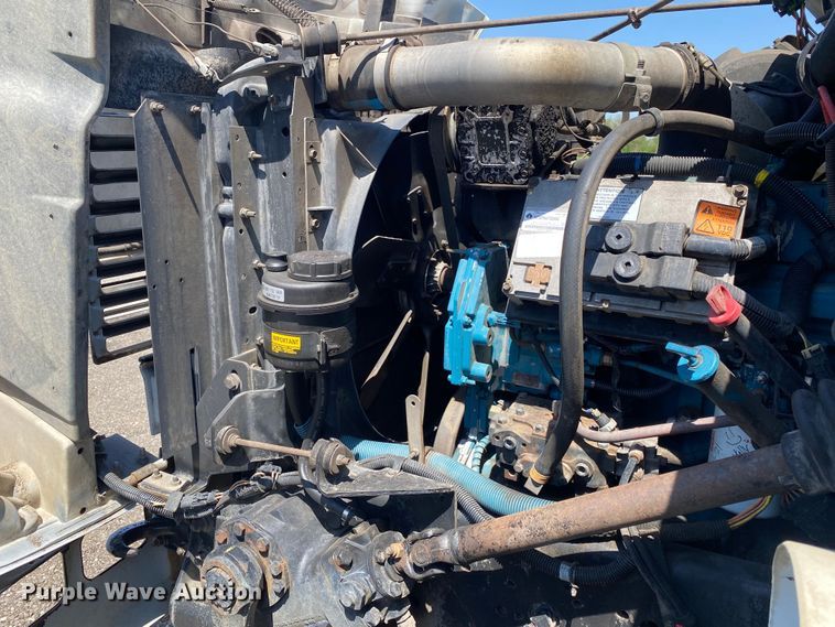 image for item KB9477 2001 International 4900  dump flatbed truck