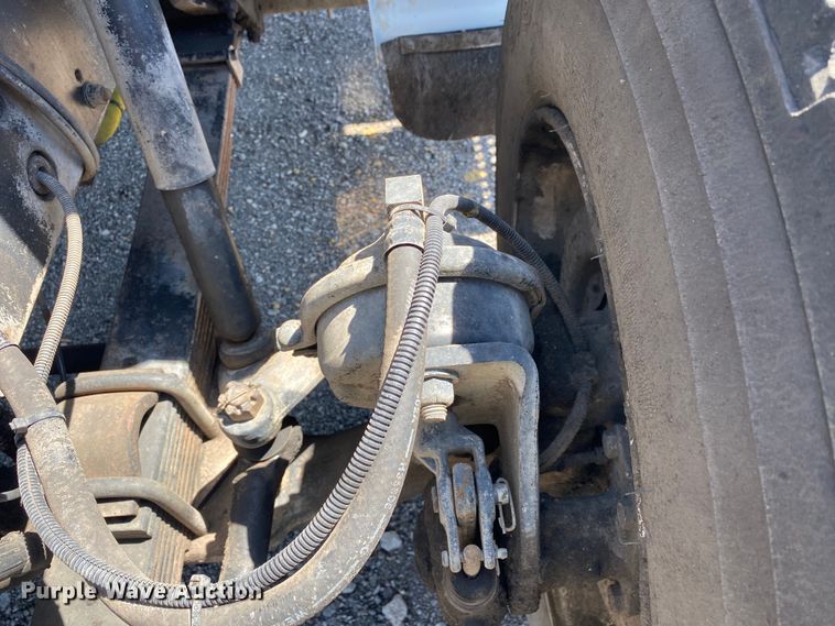 image for item KB9477 2001 International 4900  dump flatbed truck