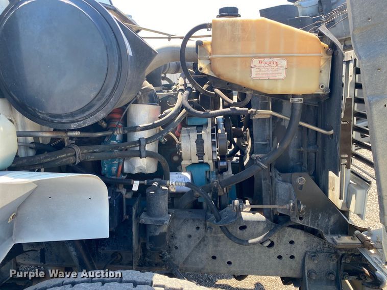 image for item KB9477 2001 International 4900  dump flatbed truck