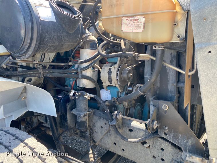 image for item KB9477 2001 International 4900  dump flatbed truck