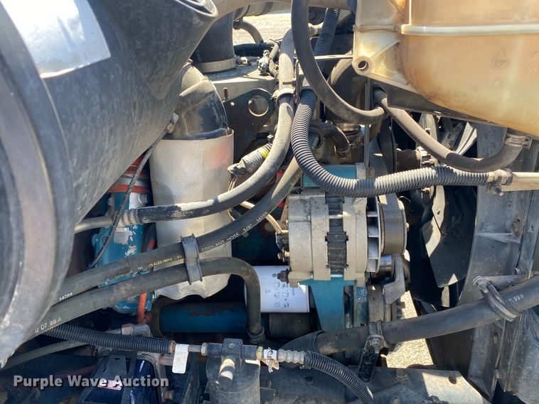 image for item KB9477 2001 International 4900  dump flatbed truck