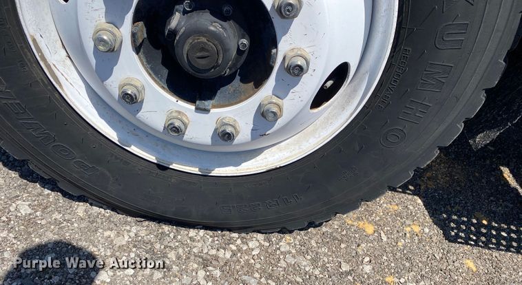 image for item KB9477 2001 International 4900  dump flatbed truck