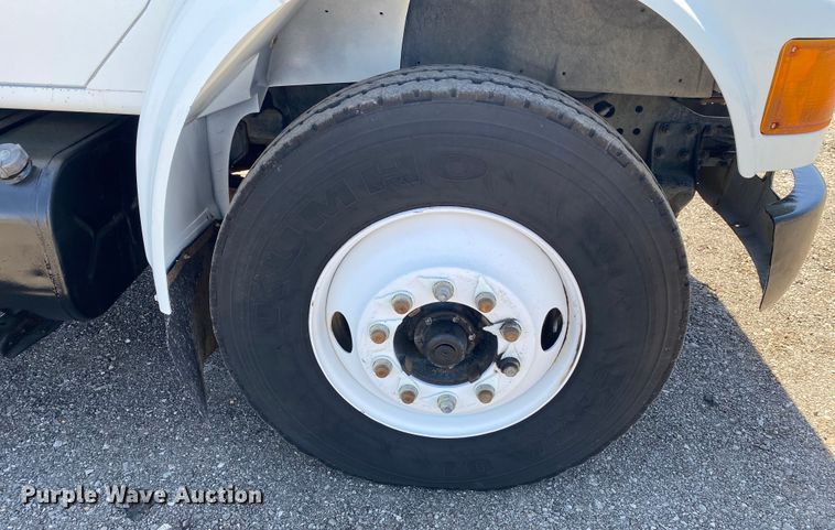 image for item KB9477 2001 International 4900  dump flatbed truck