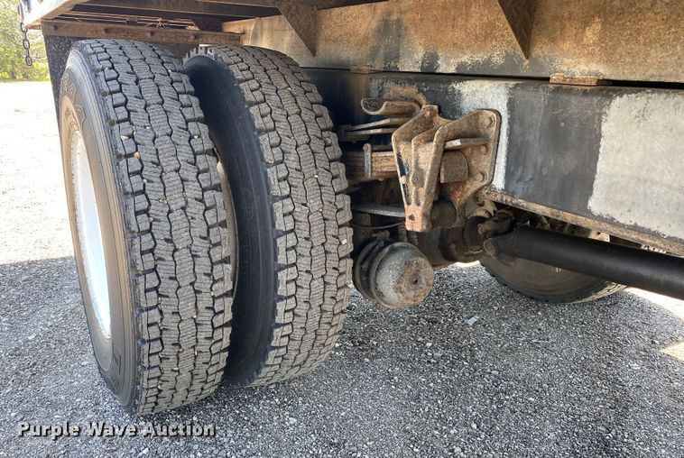 image for item KB9477 2001 International 4900  dump flatbed truck