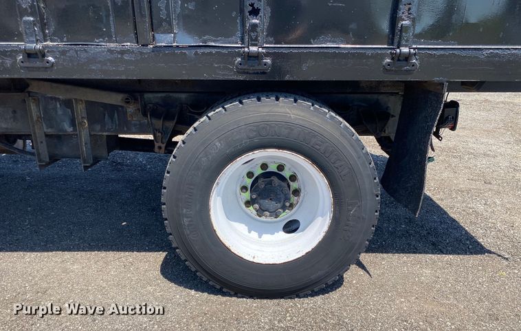 image for item KB9477 2001 International 4900  dump flatbed truck