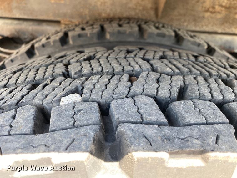 image for item KB9477 2001 International 4900  dump flatbed truck