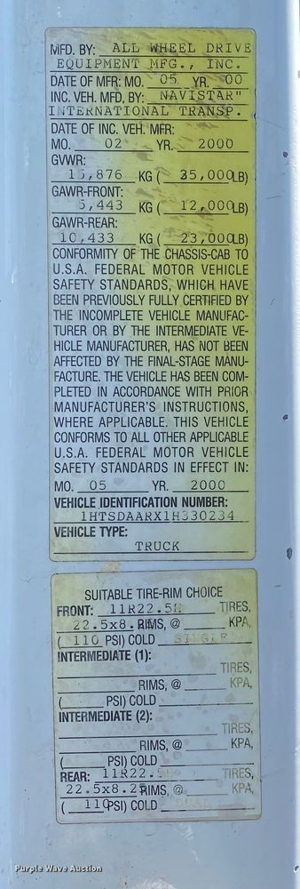 image for item KB9477 2001 International 4900  dump flatbed truck