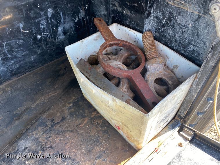 image for item KB9481 2011 Ford F650 Super Duty  flatbed truck