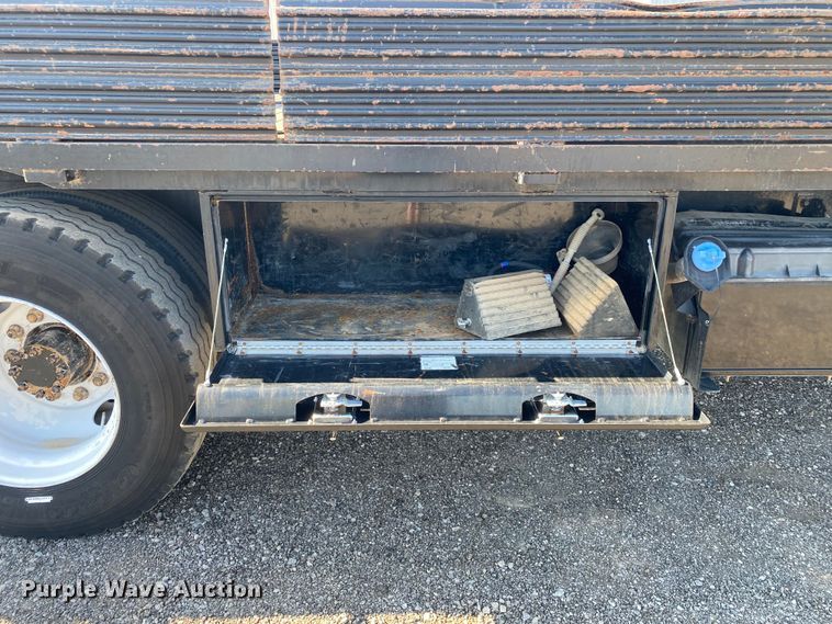 image for item KB9481 2011 Ford F650 Super Duty  flatbed truck