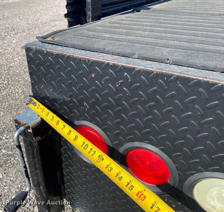 image for item KB9481 2011 Ford F650 Super Duty  flatbed truck