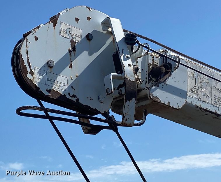 image for item KB9481 2011 Ford F650 Super Duty  flatbed truck