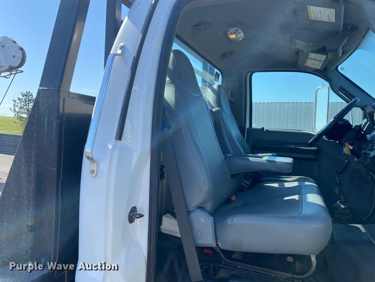 image for item KB9481 2011 Ford F650 Super Duty  flatbed truck