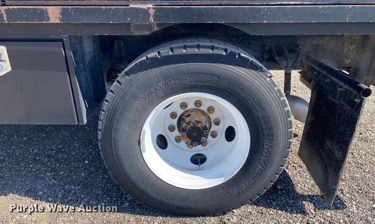 image for item KB9481 2011 Ford F650 Super Duty  flatbed truck