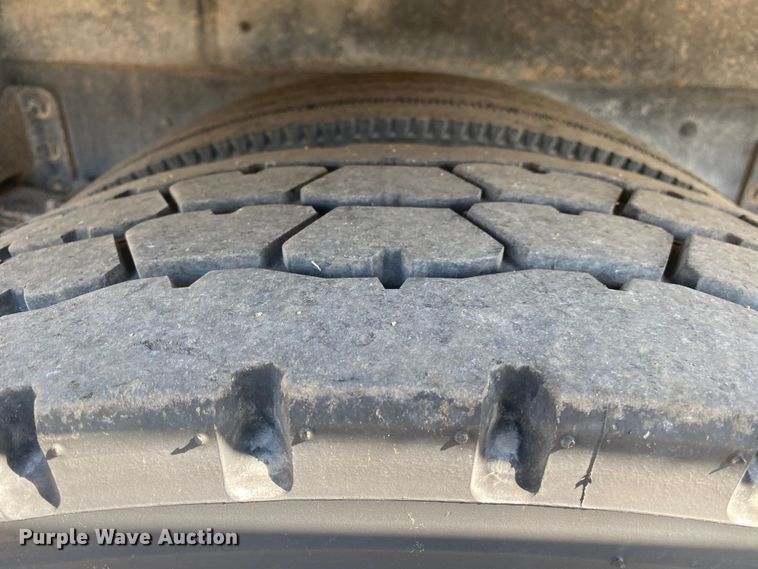 image for item KB9481 2011 Ford F650 Super Duty  flatbed truck