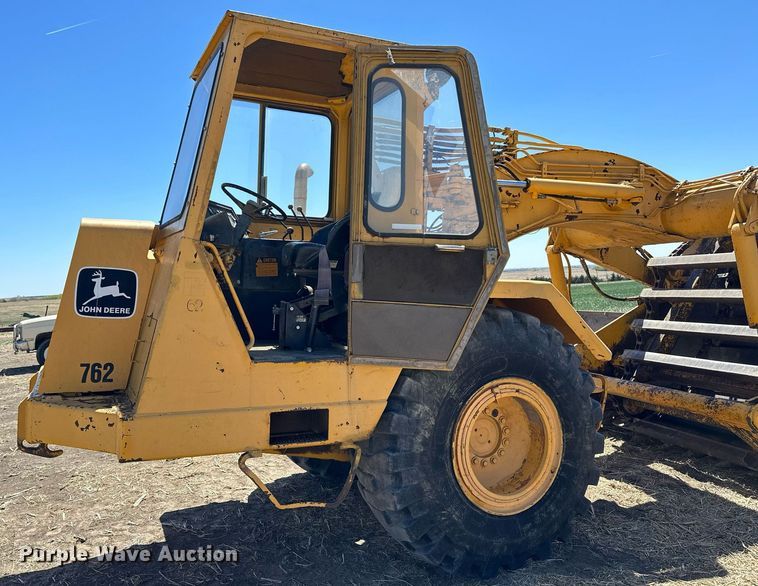image for item KL9182 1978 John Deere 762  elevating scraper