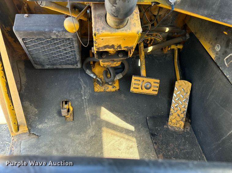 image for item KL9182 1978 John Deere 762  elevating scraper