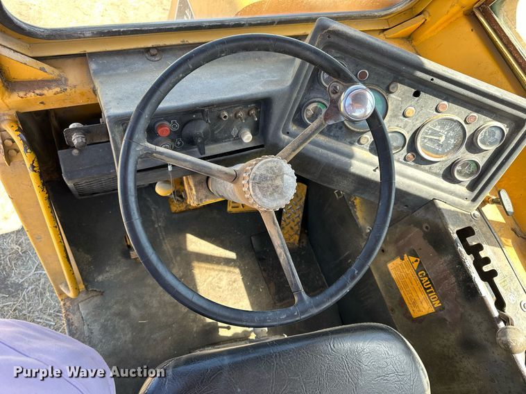 image for item KL9182 1978 John Deere 762  elevating scraper