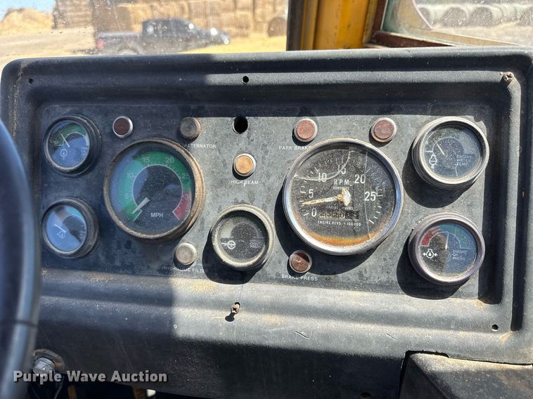 image for item KL9182 1978 John Deere 762  elevating scraper