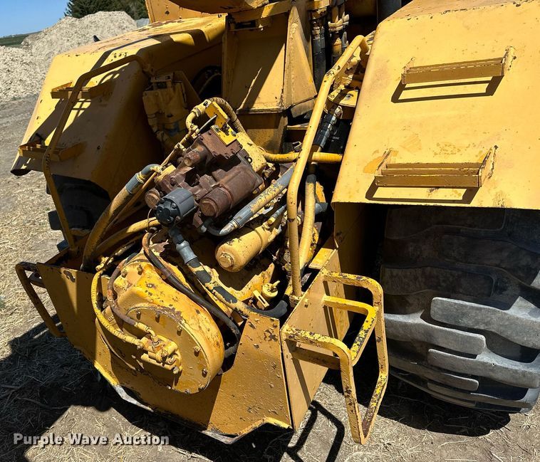 image for item KL9182 1978 John Deere 762  elevating scraper